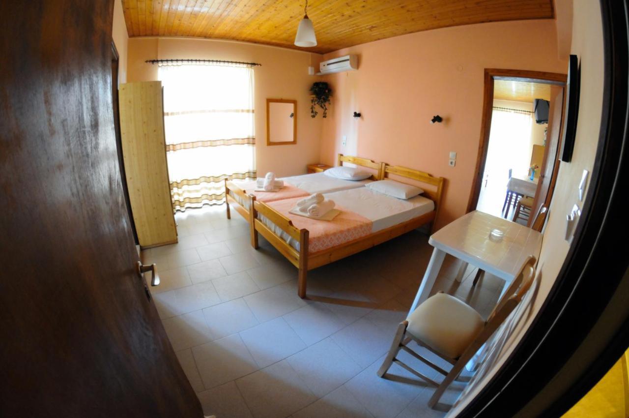 Nefeli Rooms Pefki  Bilik gambar